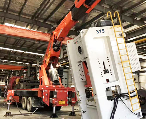 寻乌县提升工作效率，选择优质折臂吊租赁服务