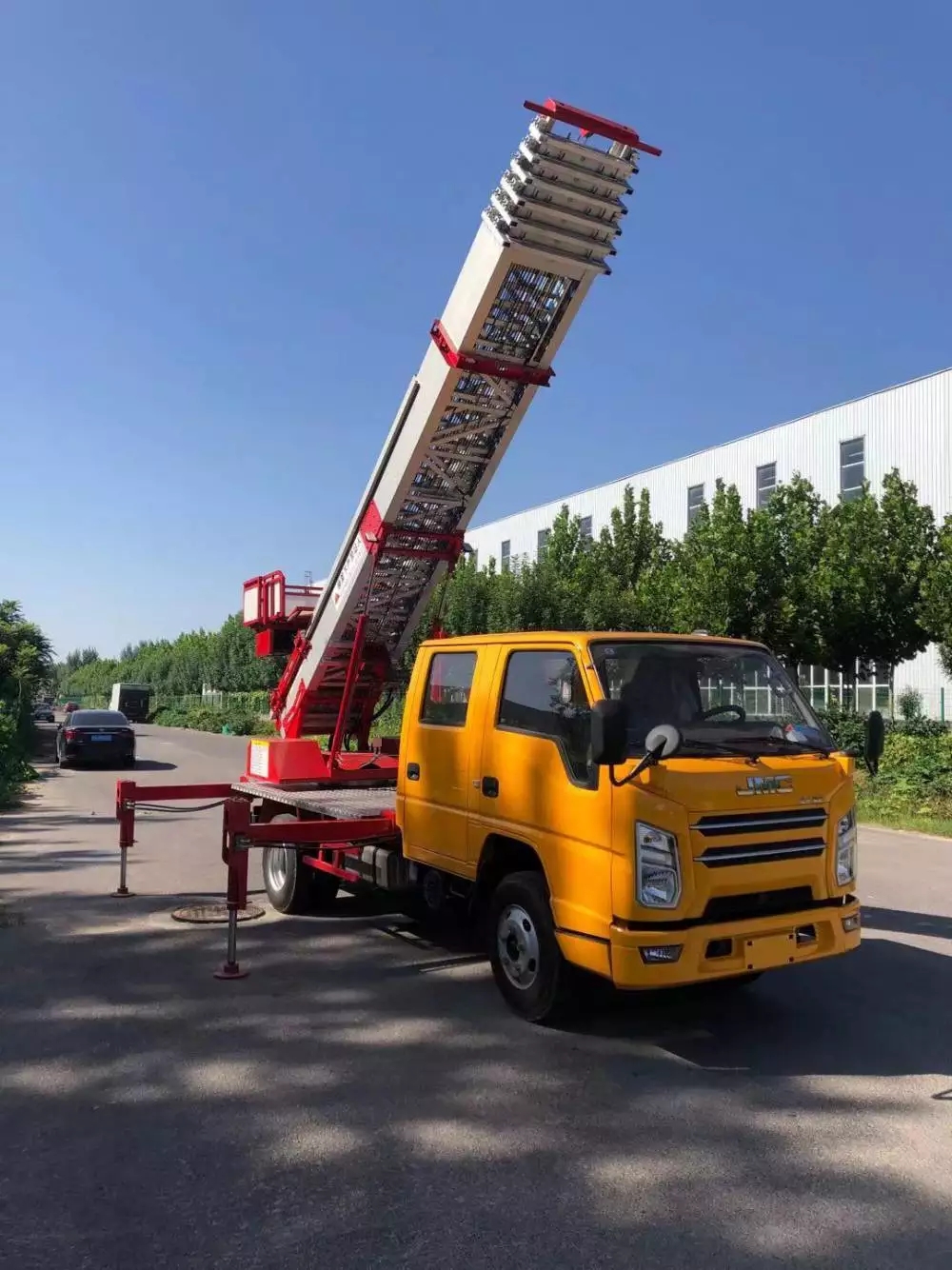 寻乌县附近的云梯车出租服务：轻松解决高空作业需求