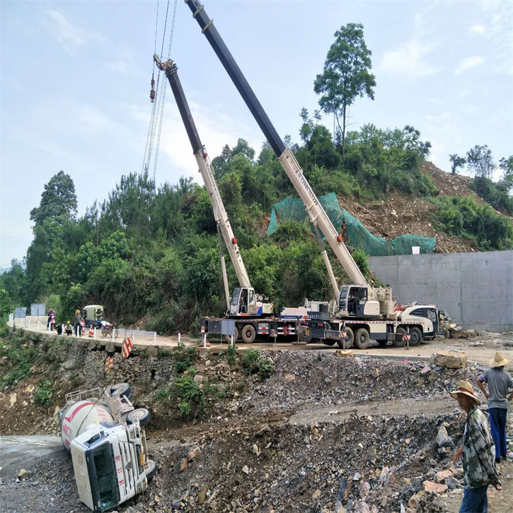 寻乌县汽车掉沟里叫吊车救援要多少钱